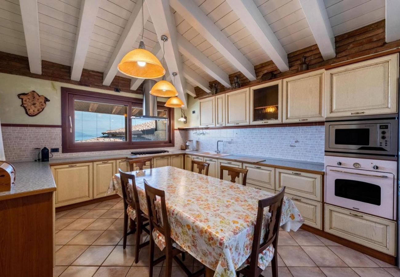 Apartment in Polpenazze del Garda - Casa Vacanze Baccolo - Appartamento Flavia